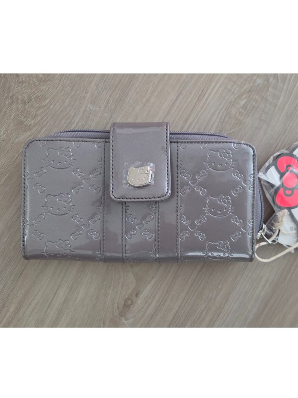 Loungefly x Sanrio Hello Kitty Grey Silver Pearl embossed wallet Authentic NWT